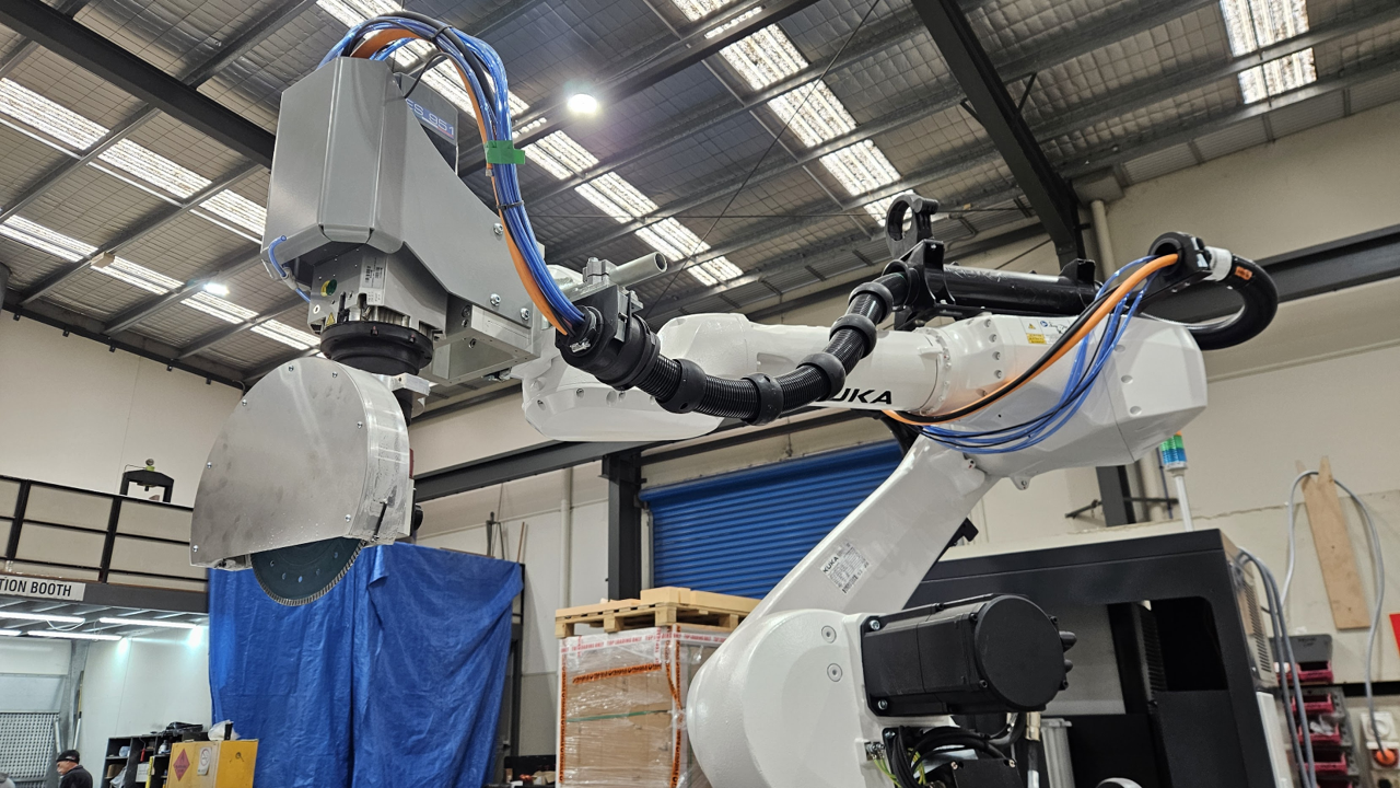 Saw Blade cutting tiles